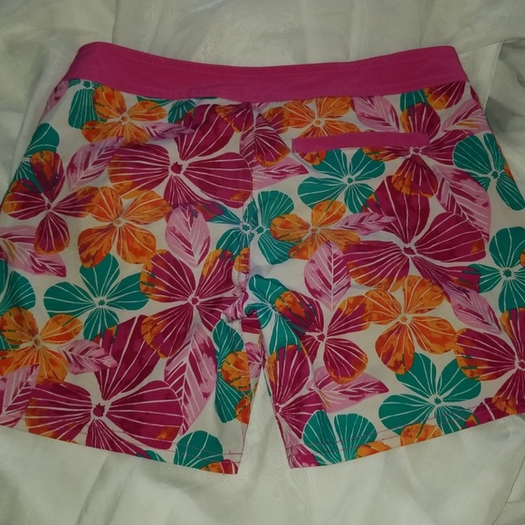 ROXY Boardshorts - Picture 2 of 2